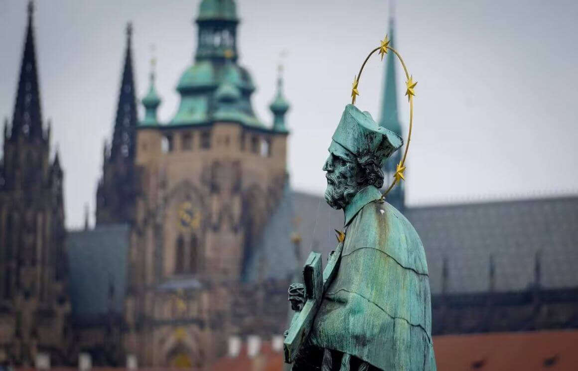 Prague castle highlights the grounds exteriors