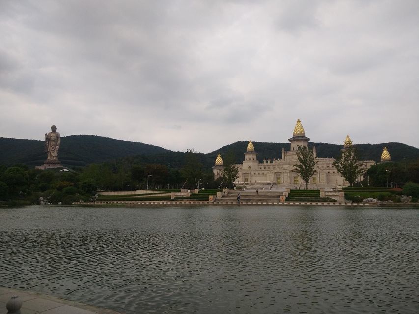 Private Day Tour to Wuxi Lingshan Grand Buddha and Tai Lake