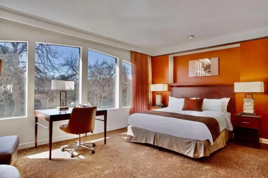 The Emily Morgan Hotel