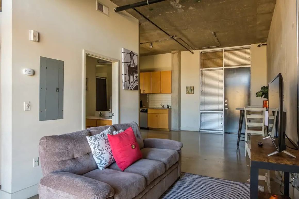 Urban Sophisticated Loft near Pearl Brewery