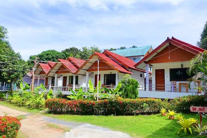 Cheap bungalow in resort