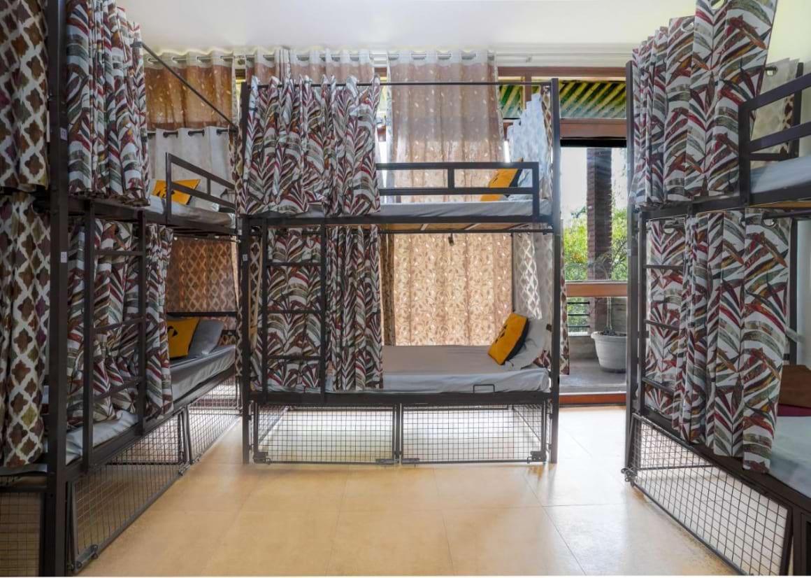 hide in hostel delhi