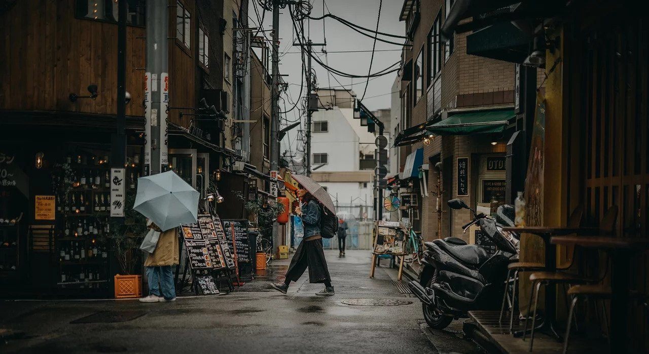 A solo woman traveler safely visiting Japan