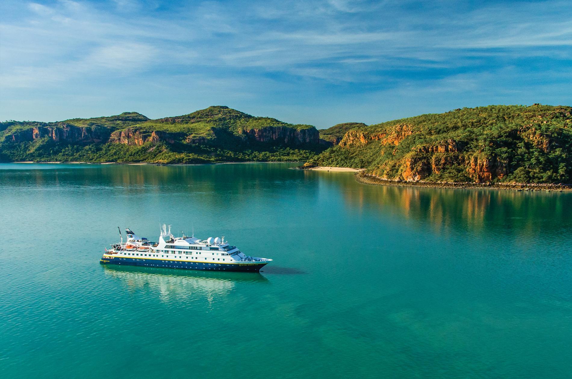 cruise expeditions in Antartica