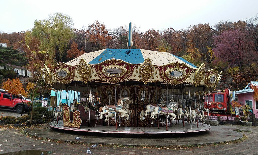 Yongma Land's abandoned merry-go-round