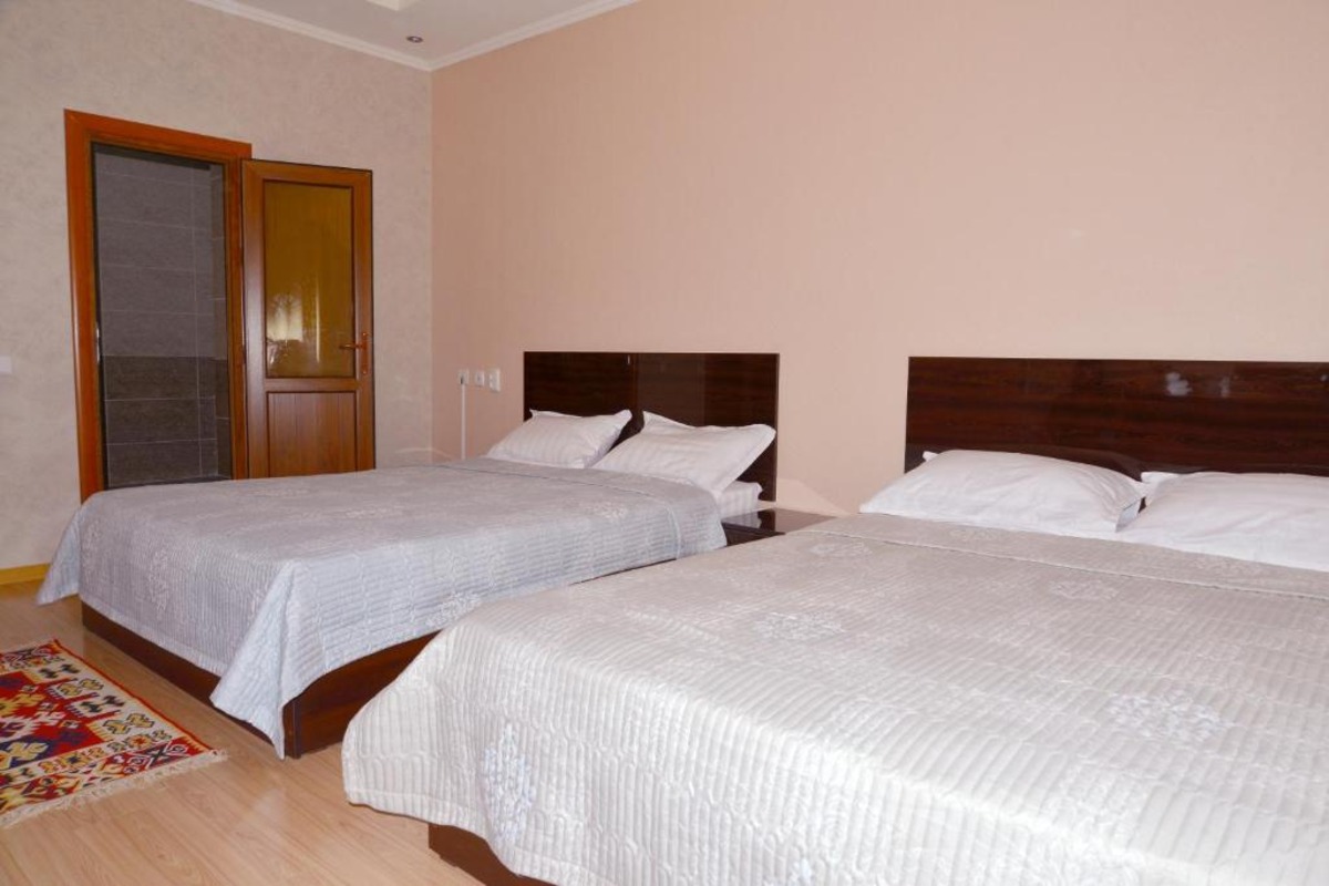 Astoria B&B in Osh.