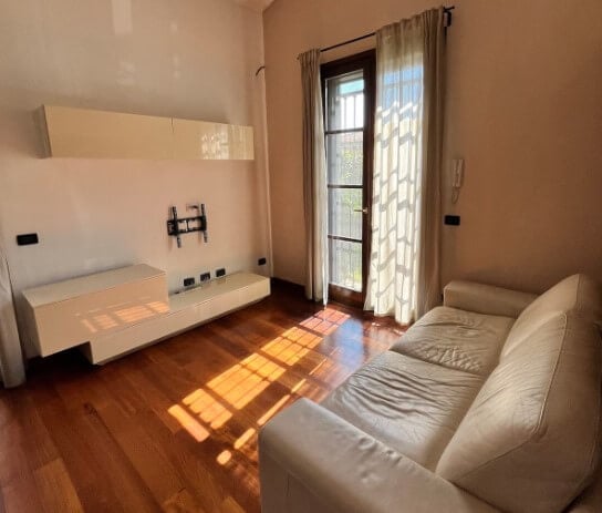 Bright Airy Apartment