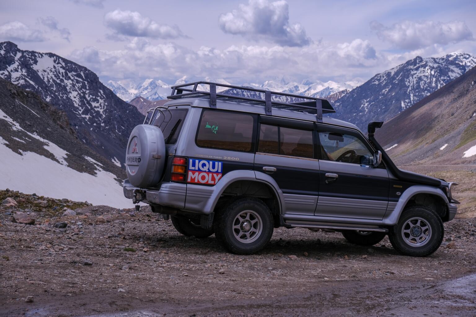 renting a jeep in kyrgyzstan mountain pass