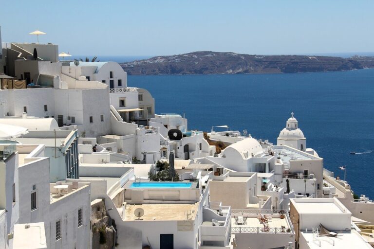 13 BEST Places to Visit in Santorini