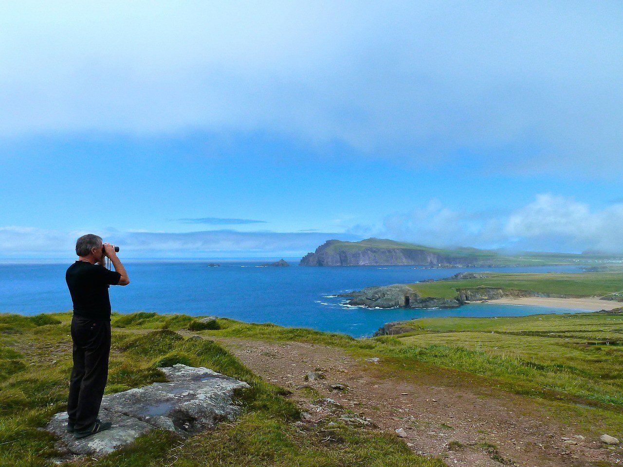 Solo backpacker viajando sozinho na Irlanda