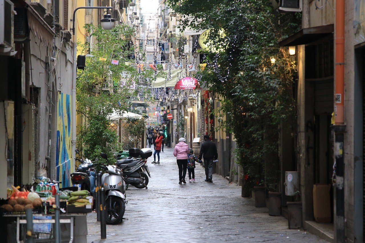 Is Naples safe to travel for families