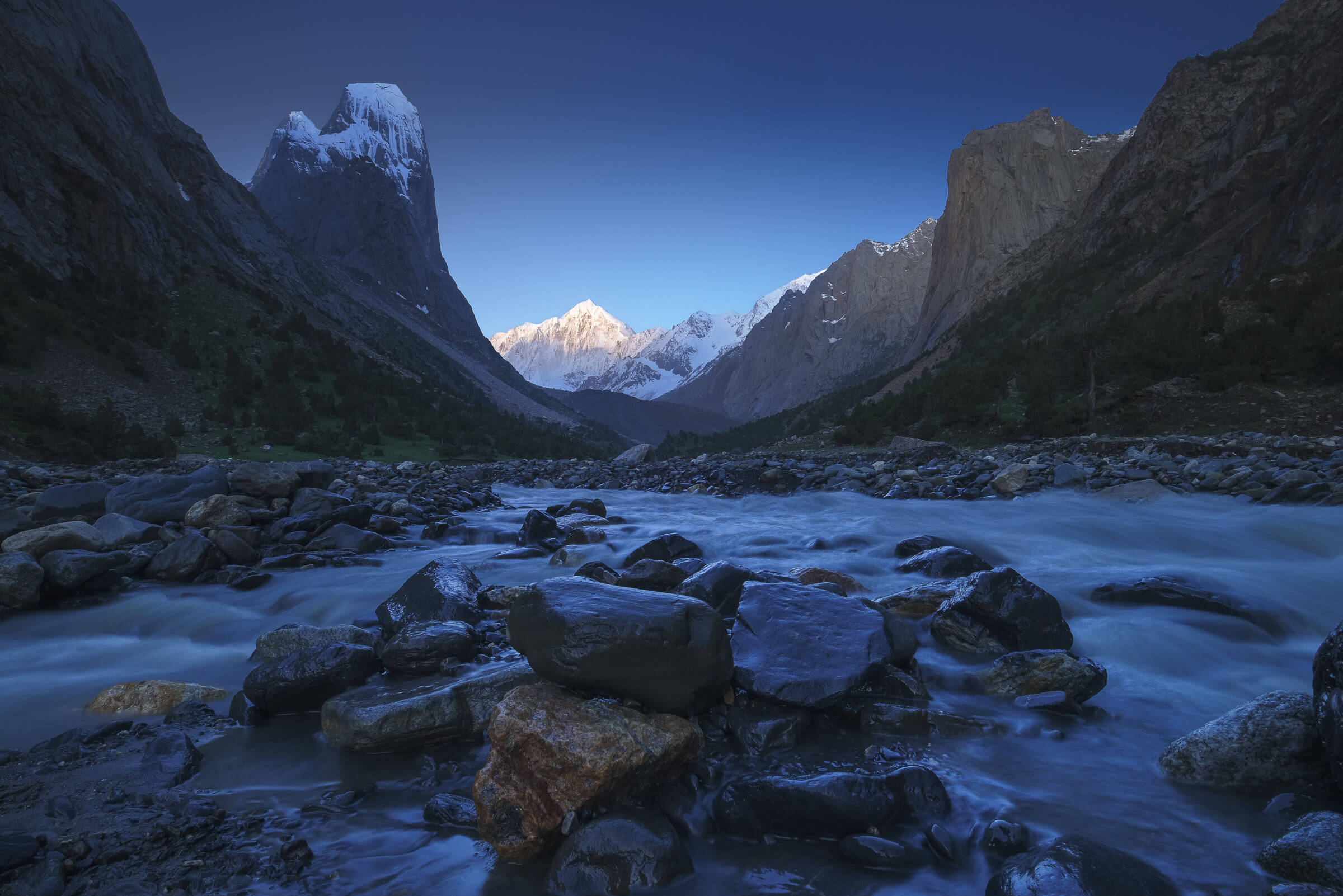 sunrise in karavshin valley kyrgyzstan