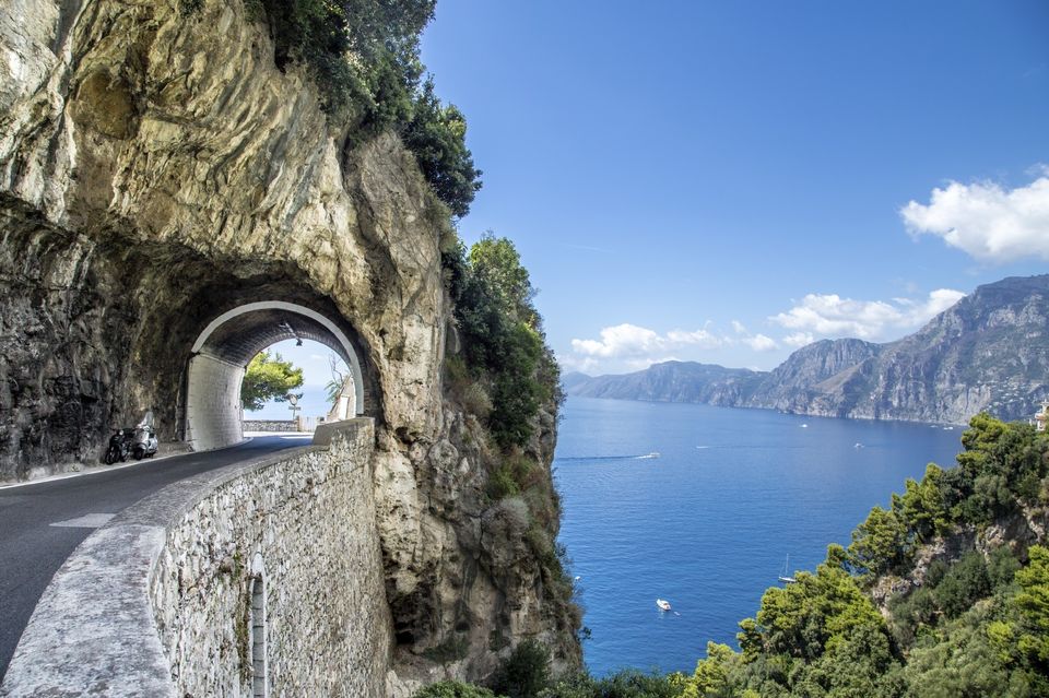 Coastal roads in the Amalifi Coast 