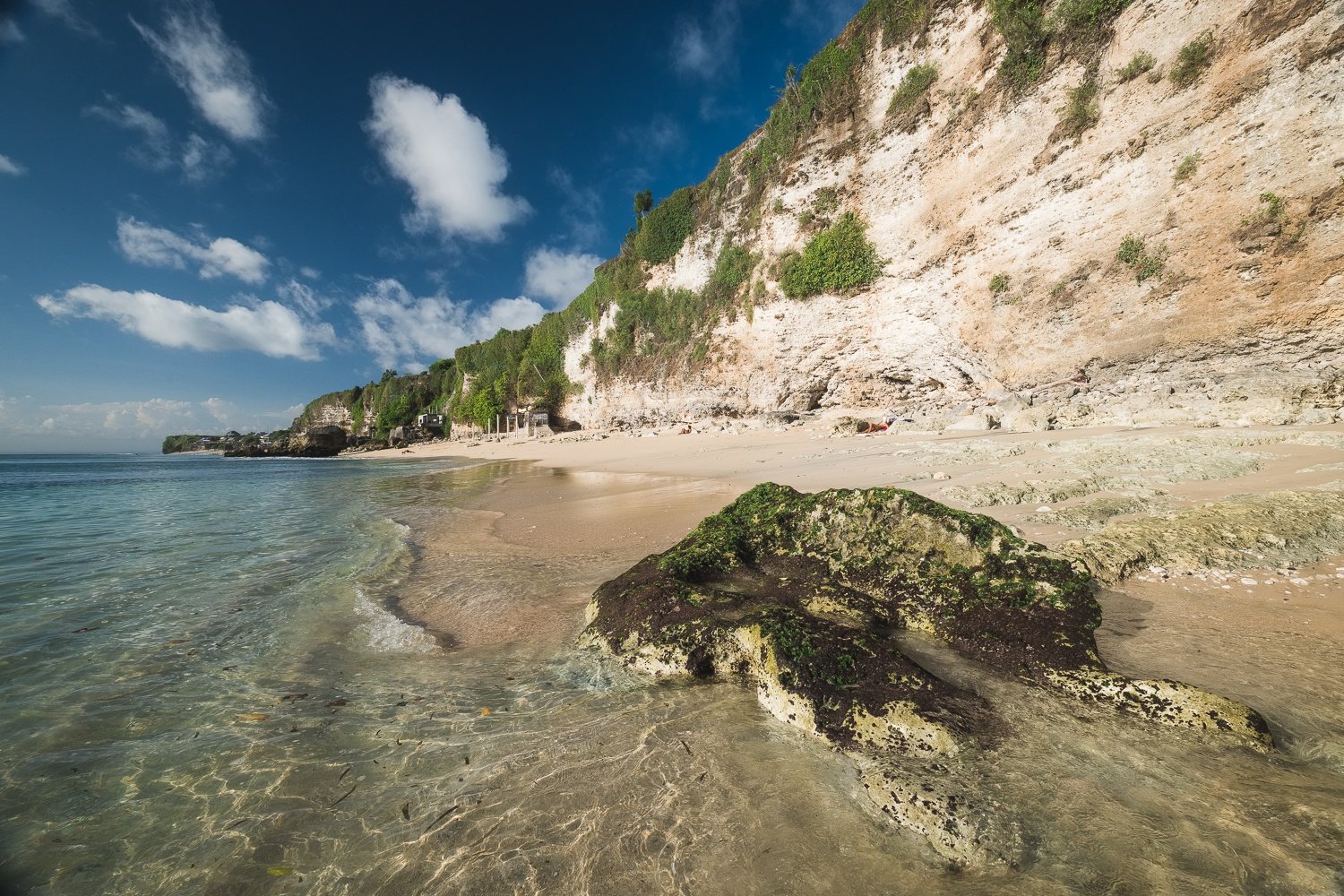 secret beach in uluwatu