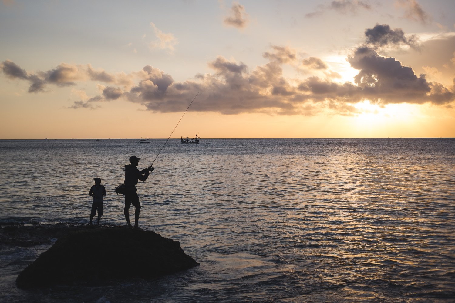 what to do in uluwatu at sunset pantai tengel wangi