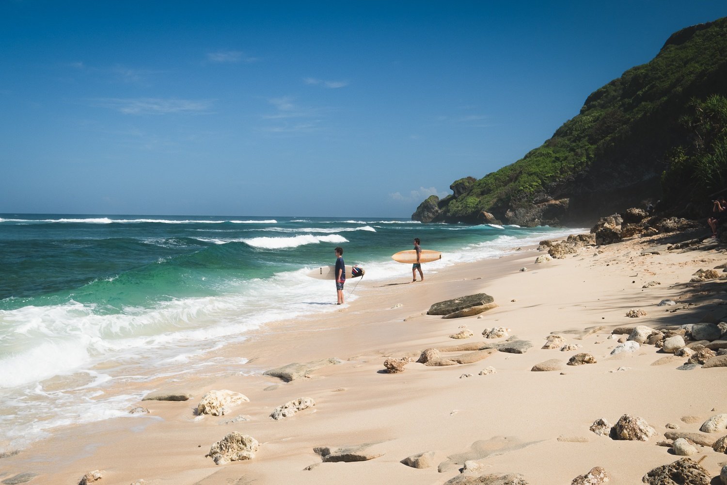 surfing beaches in uluwatu