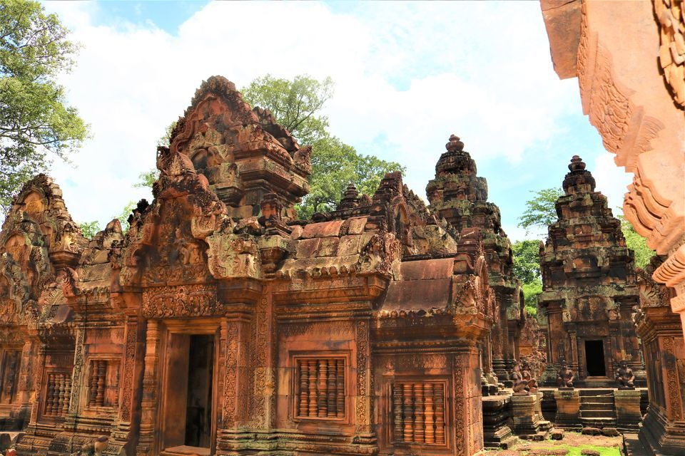 Full-Day Banteay Srei Temple Small-Group Tour