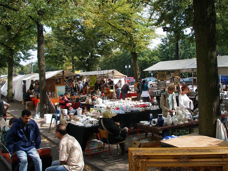 Stroll around the flea market in Berlin.