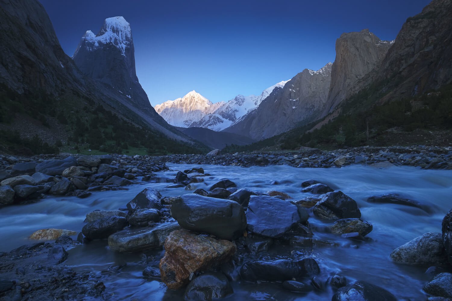 sunrise in karavshin valley kyrgyzstan