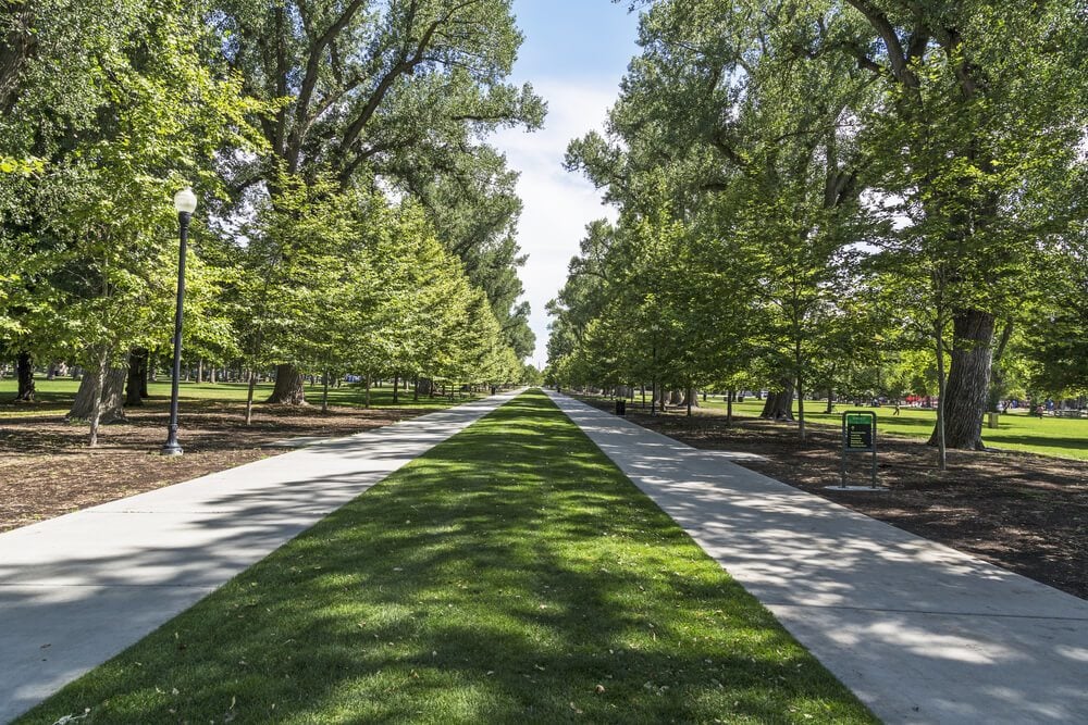 Walk around and have a picnic at the Liberty Park in Salt Lake City.