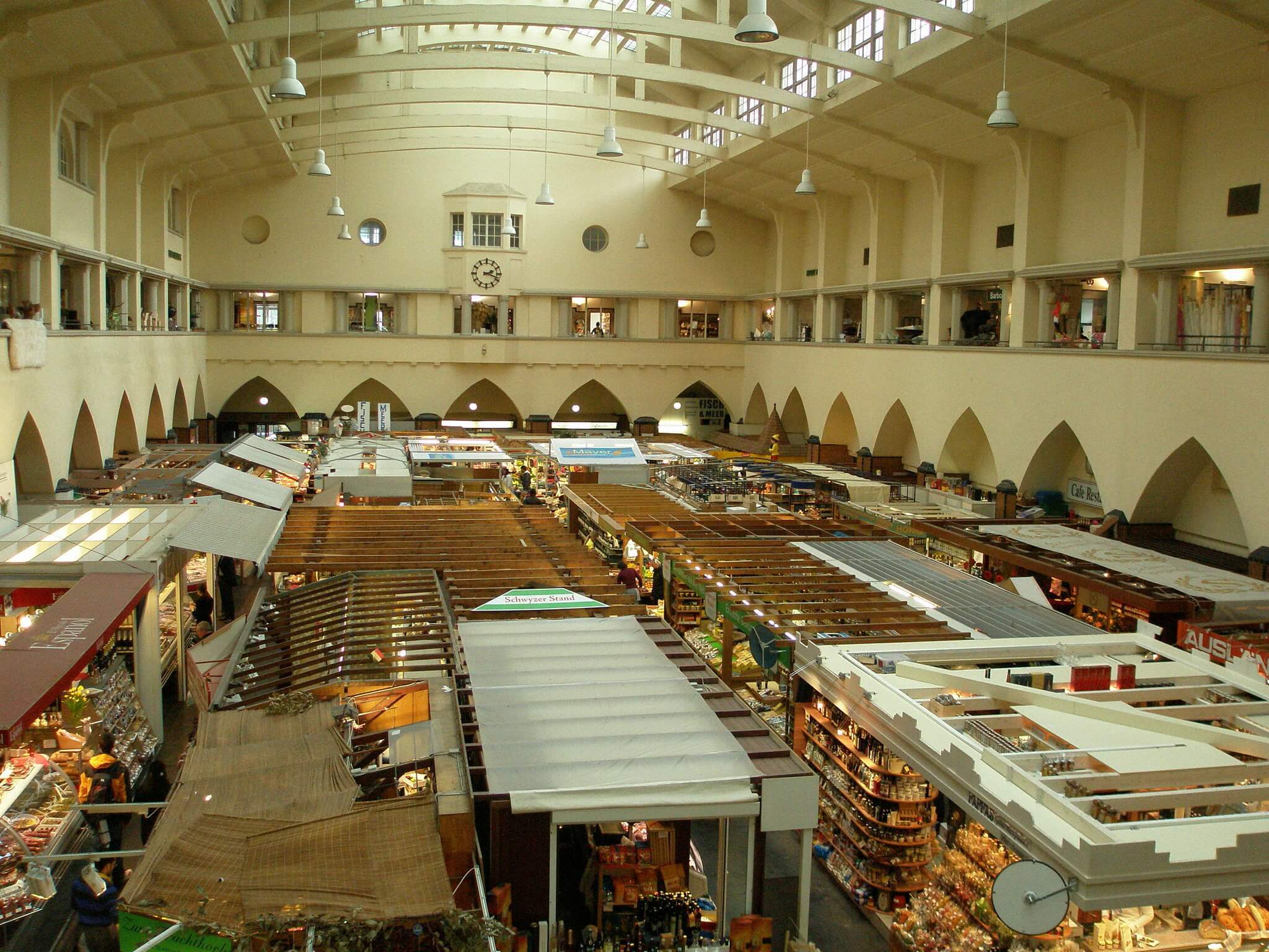 Travel in one spot at the Markthalle in Stuttgart