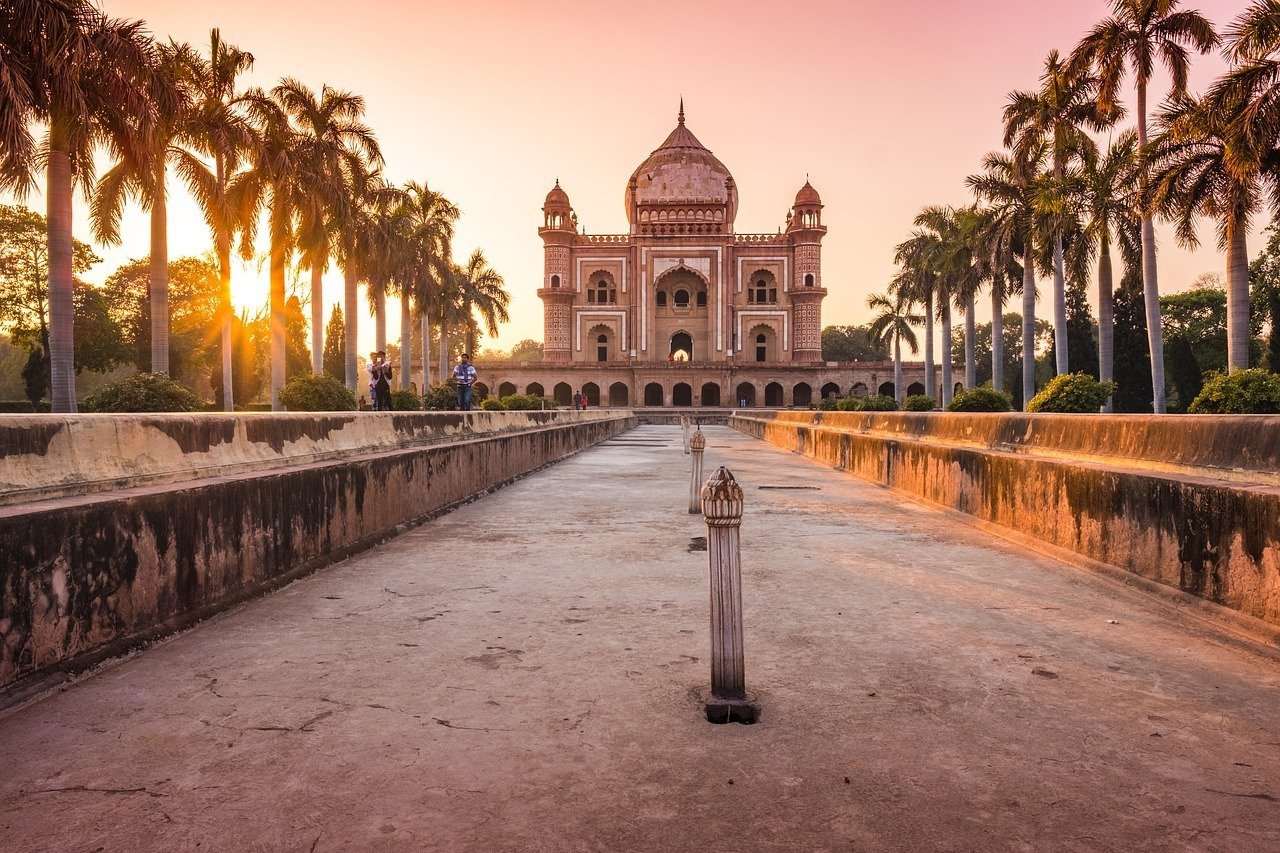 Visit the Tomb of Safdarjung