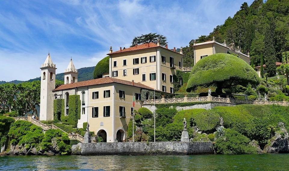 when to visit lake como