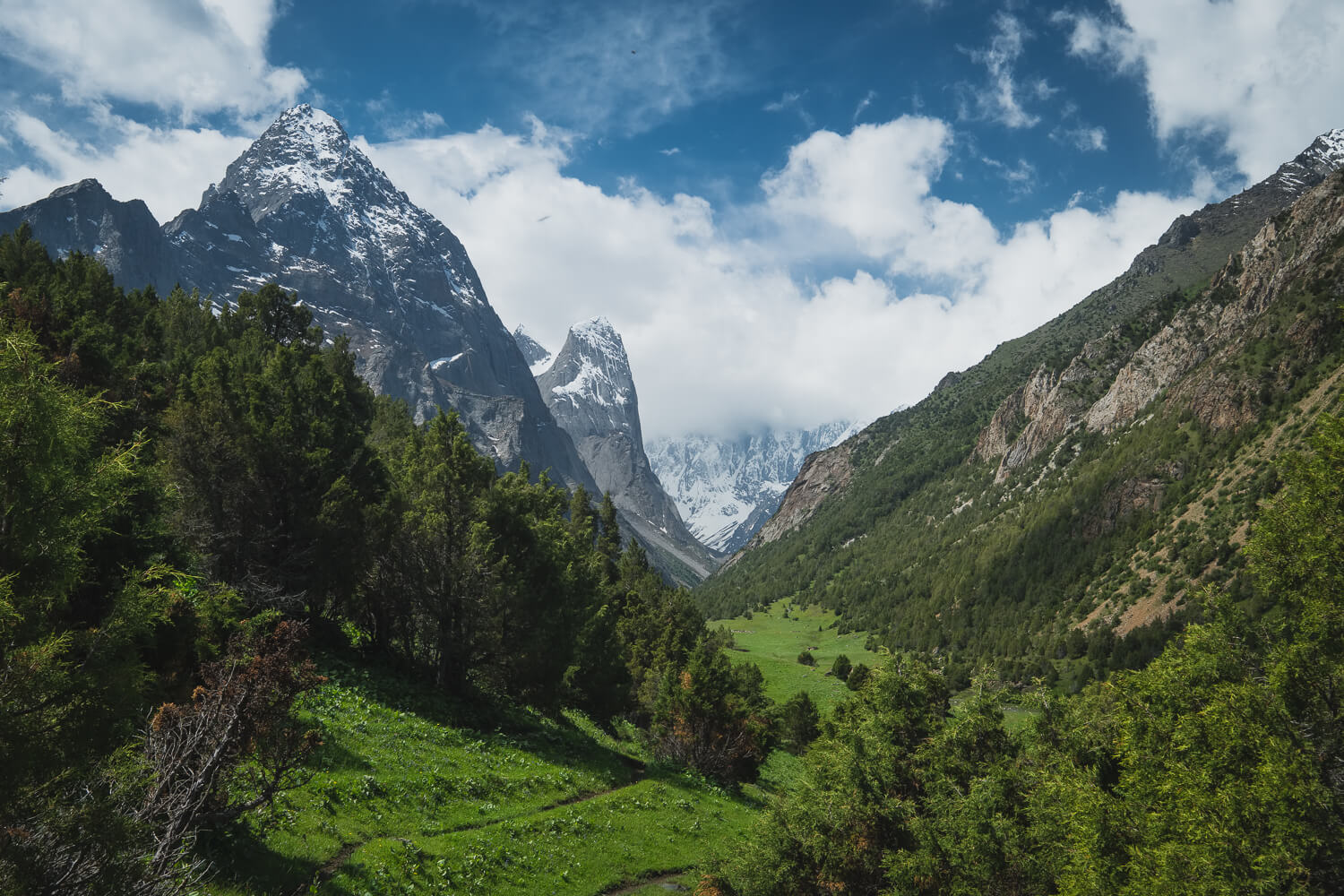 karavshin gorge trekking in kyrgyzstan