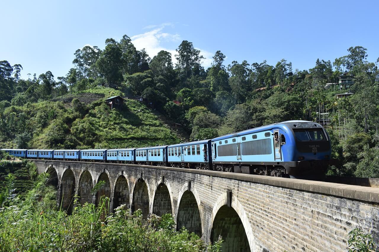 Blue express Kandy to Ella train on Nine Arch Bridge