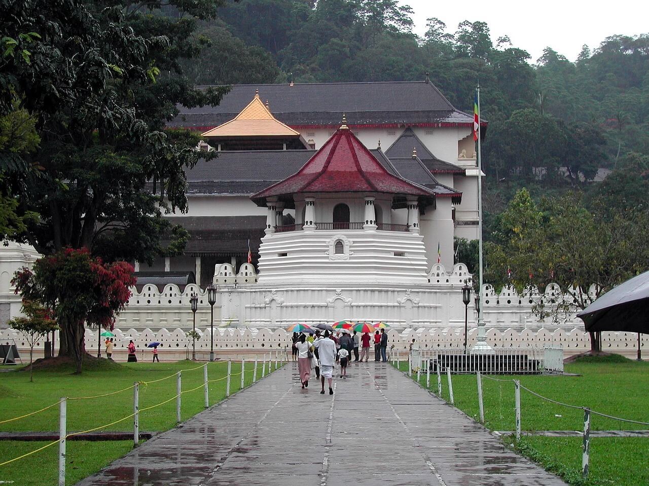 Temple of the Sacred Tooth Relic: Kandy tourist attracion #1