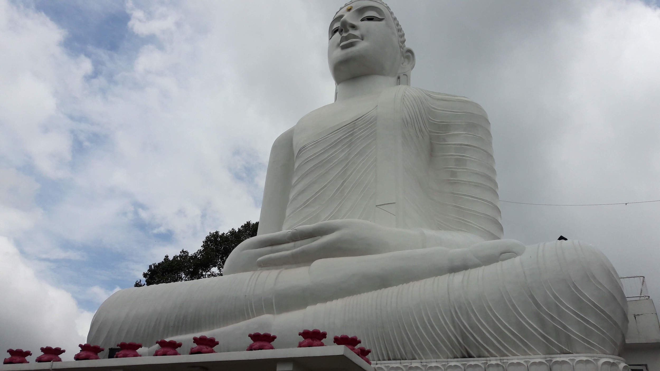 Bahirawakanda Vihara: Kandy's big buddha