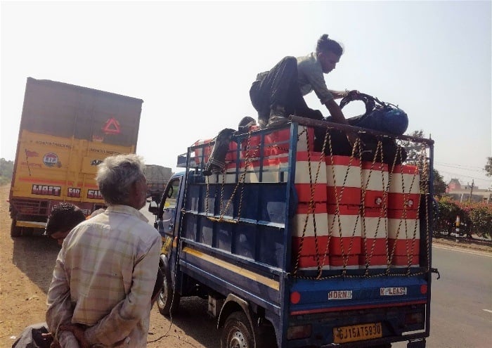 hitchhiking in Sri Lanka for budget backpacking