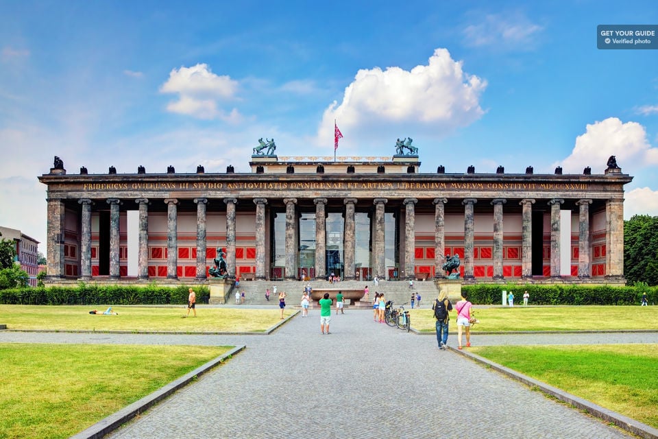 Wander around Altes Museum in Berlin.