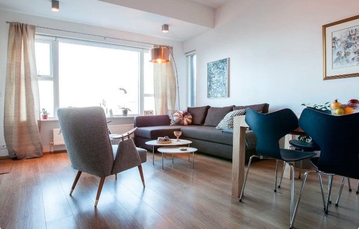 Chic Downtown Apt With View, Reykjavik