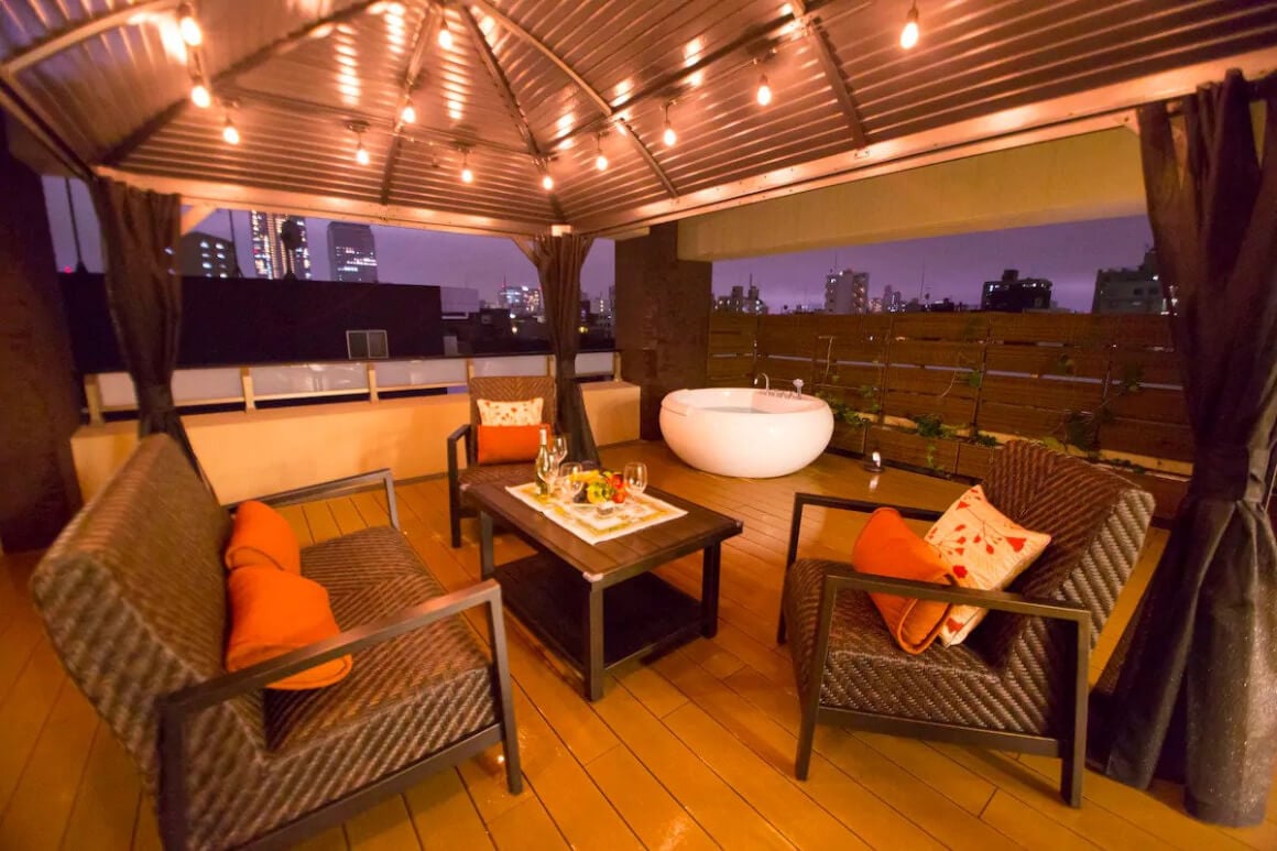 Luxury Apt w/Hot Tub & Skytree View