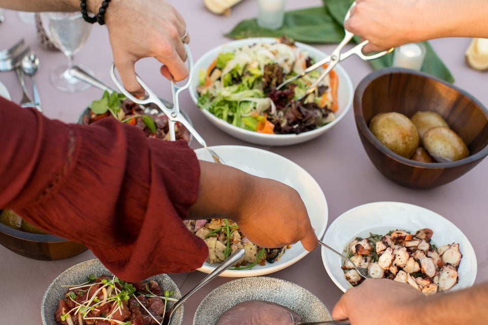 Dine along the Mokapu Beach in Maui