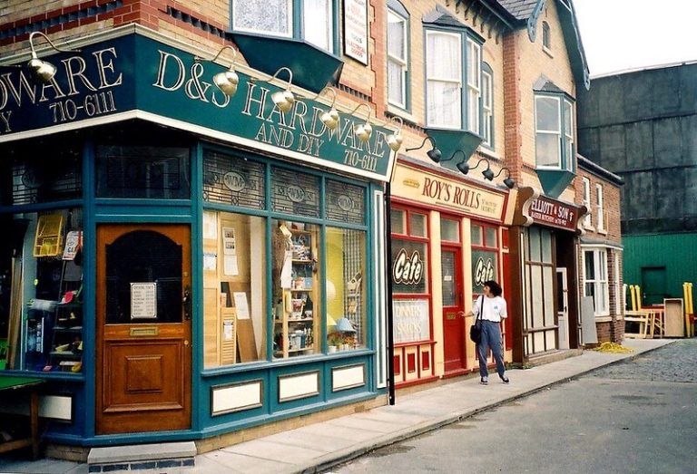17 UNIQUE Things to Do in Manchester [in 2025]