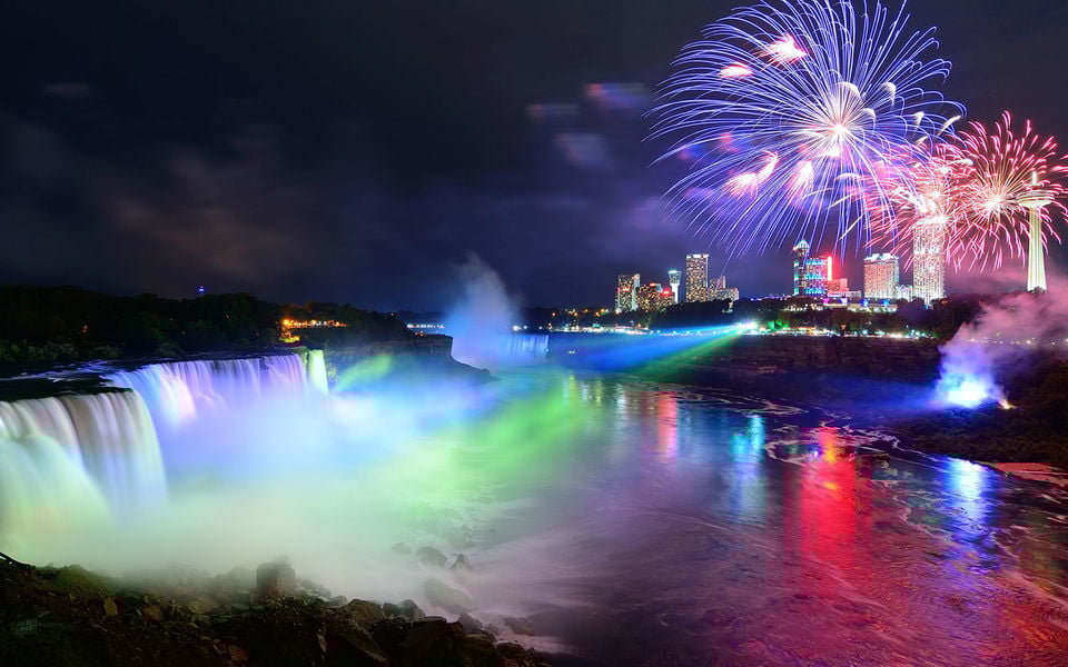 Niagara Falls Evening Tour with Boat Cruise in Toronto