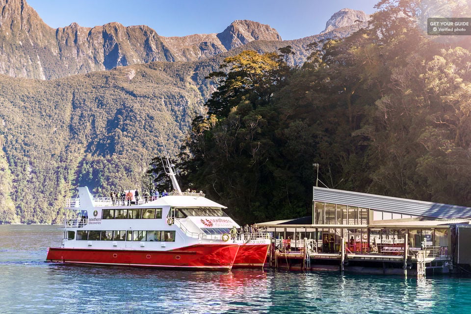 Milford Sound Coach Tour and Lunch Cruise