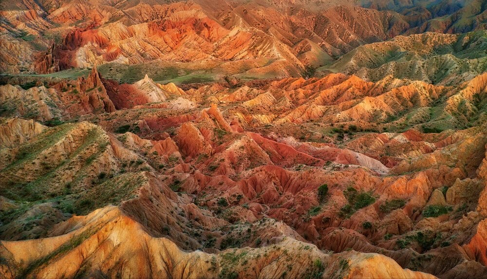 colors of kyrgyzstan deserts
