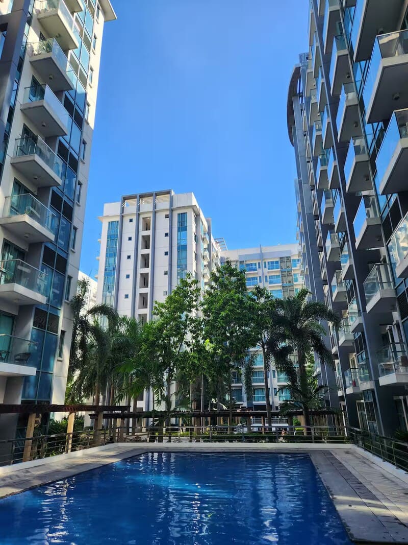 Staycation by JEM 10 Minutes from NAIA Airport