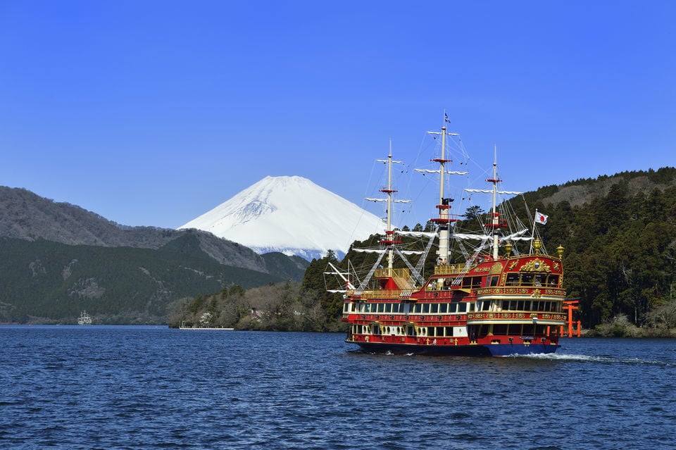 Lake Ashi Cruise, Odawara Castle & Seafood BBQ