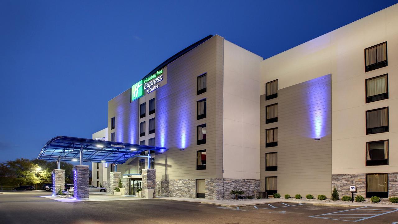 Holiday Inn Express Suites Downtown