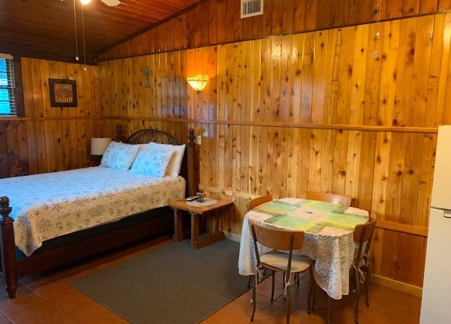Private Studio Cabin with bath, Tampa