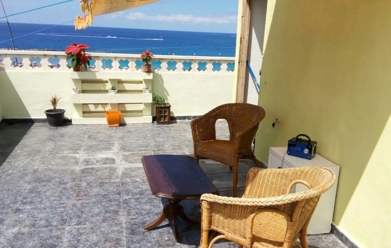 Single room steps from the beach