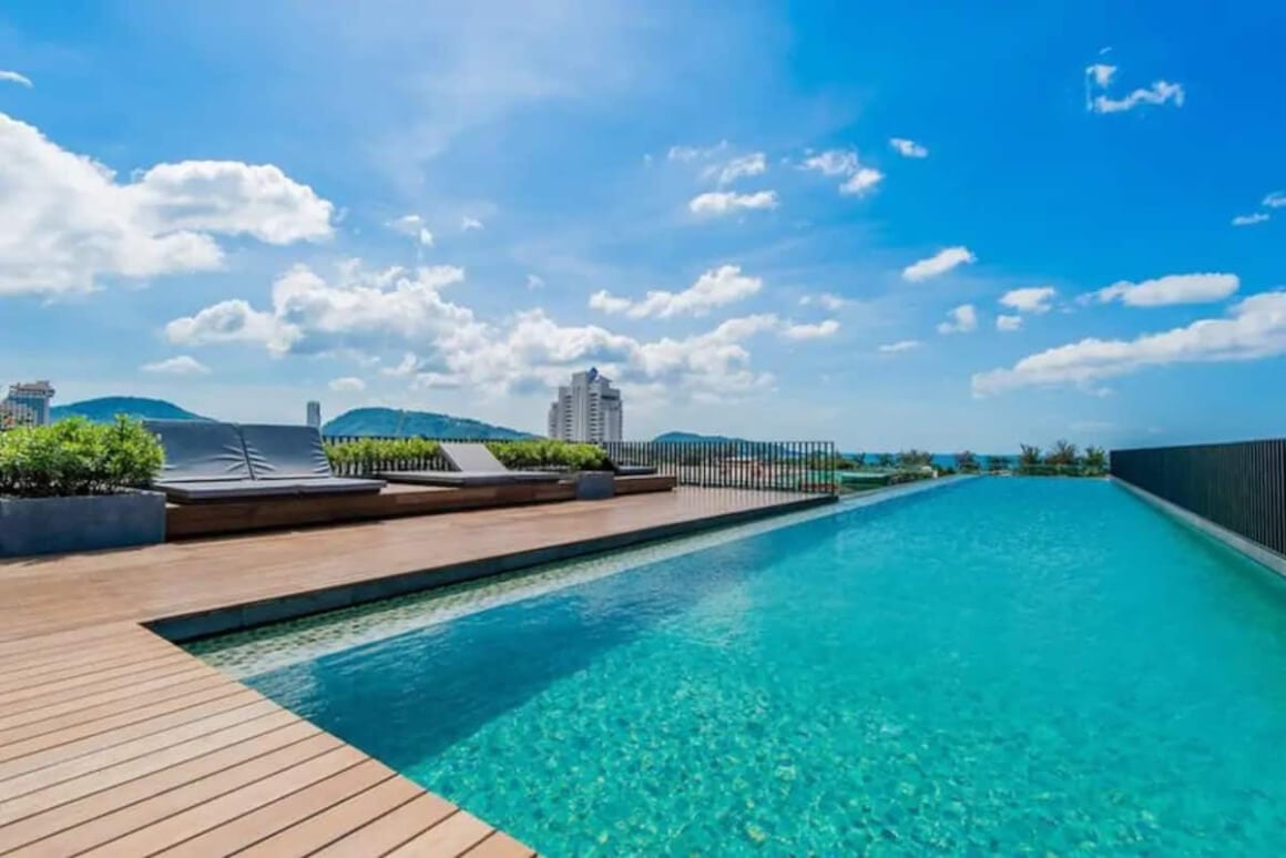 Studio room & roof top pool at Patong Beach