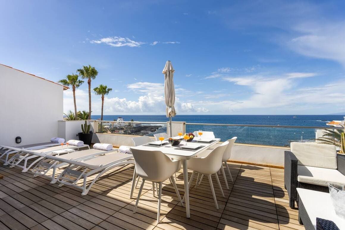 Luxurious Oceanfront Penthouse with Terrace