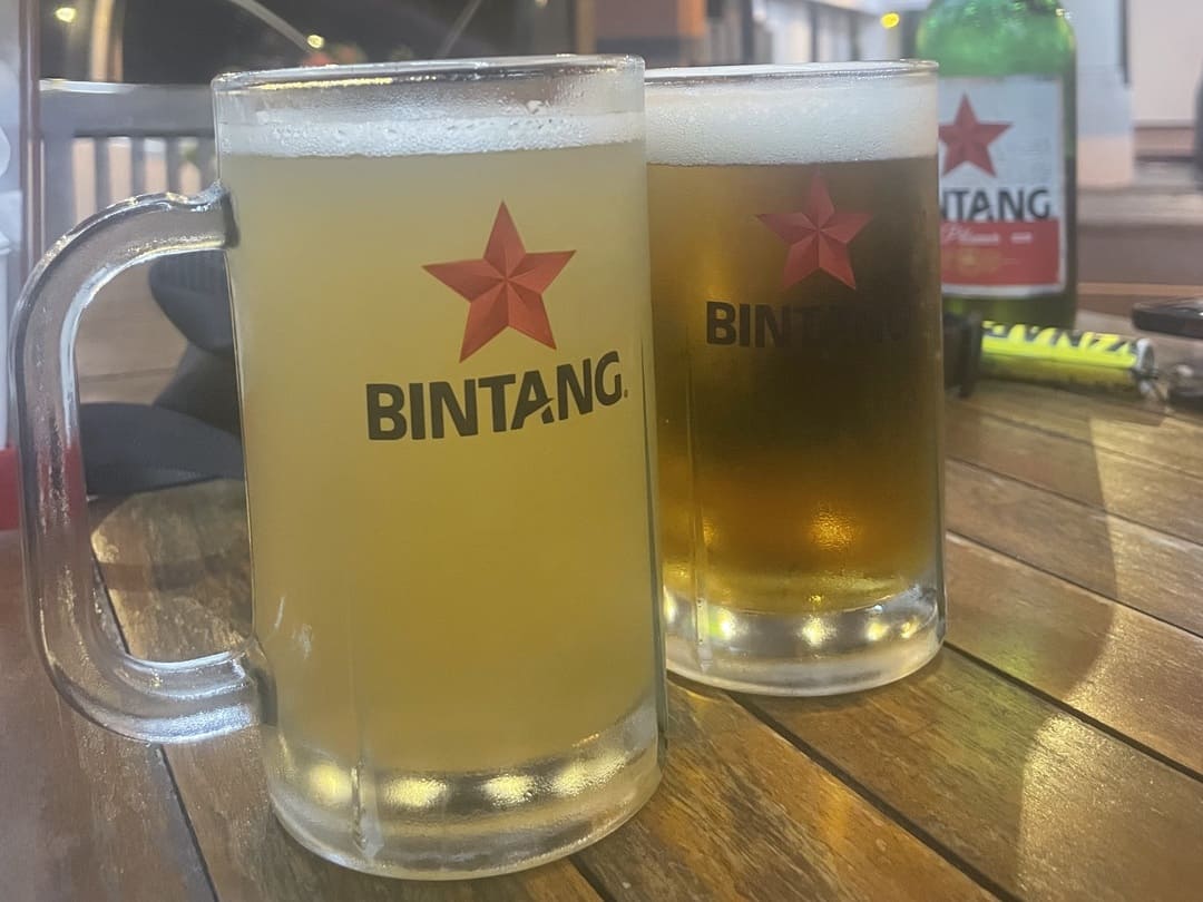 two glasses on bintang