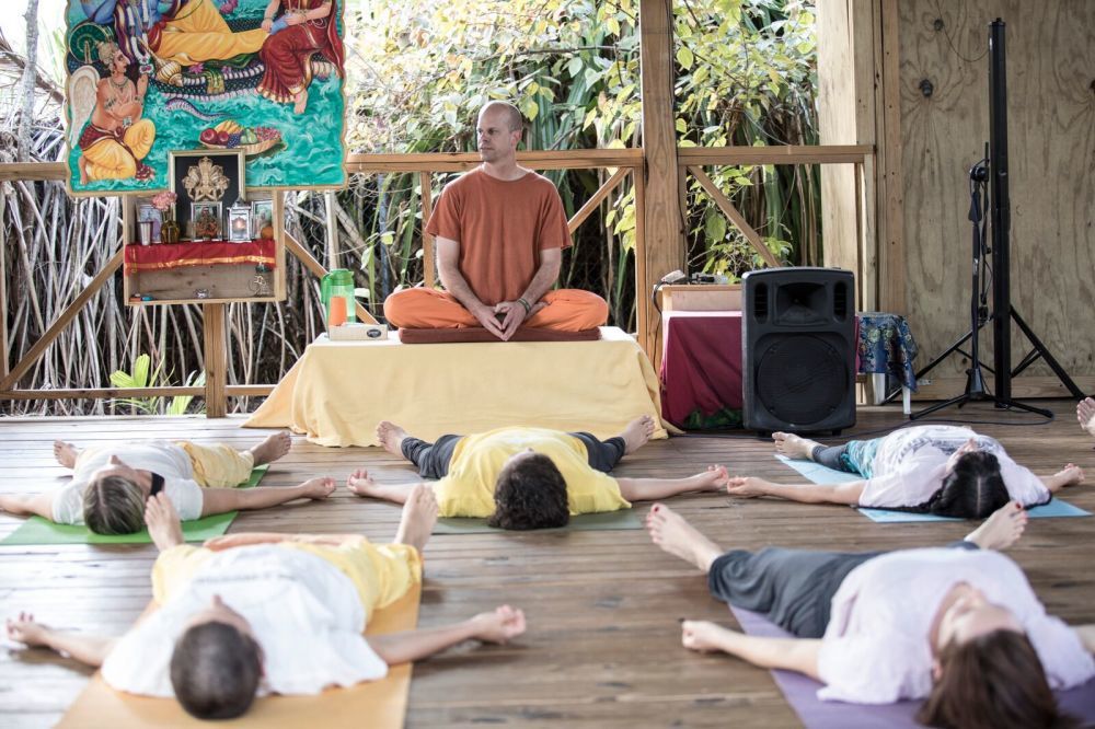 Yoga class on a yoga retreat in The Bahamas