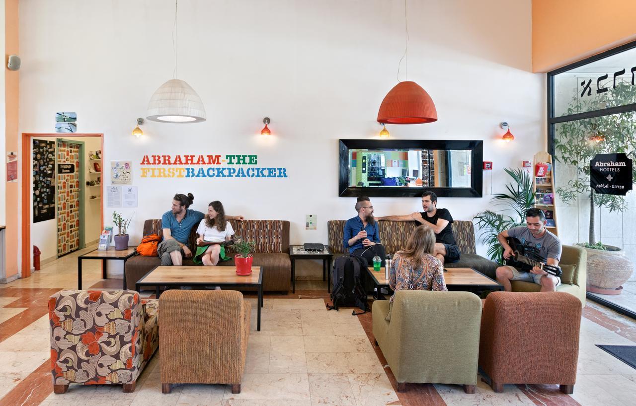 The lobby at Abraham Hostels Jerusalem